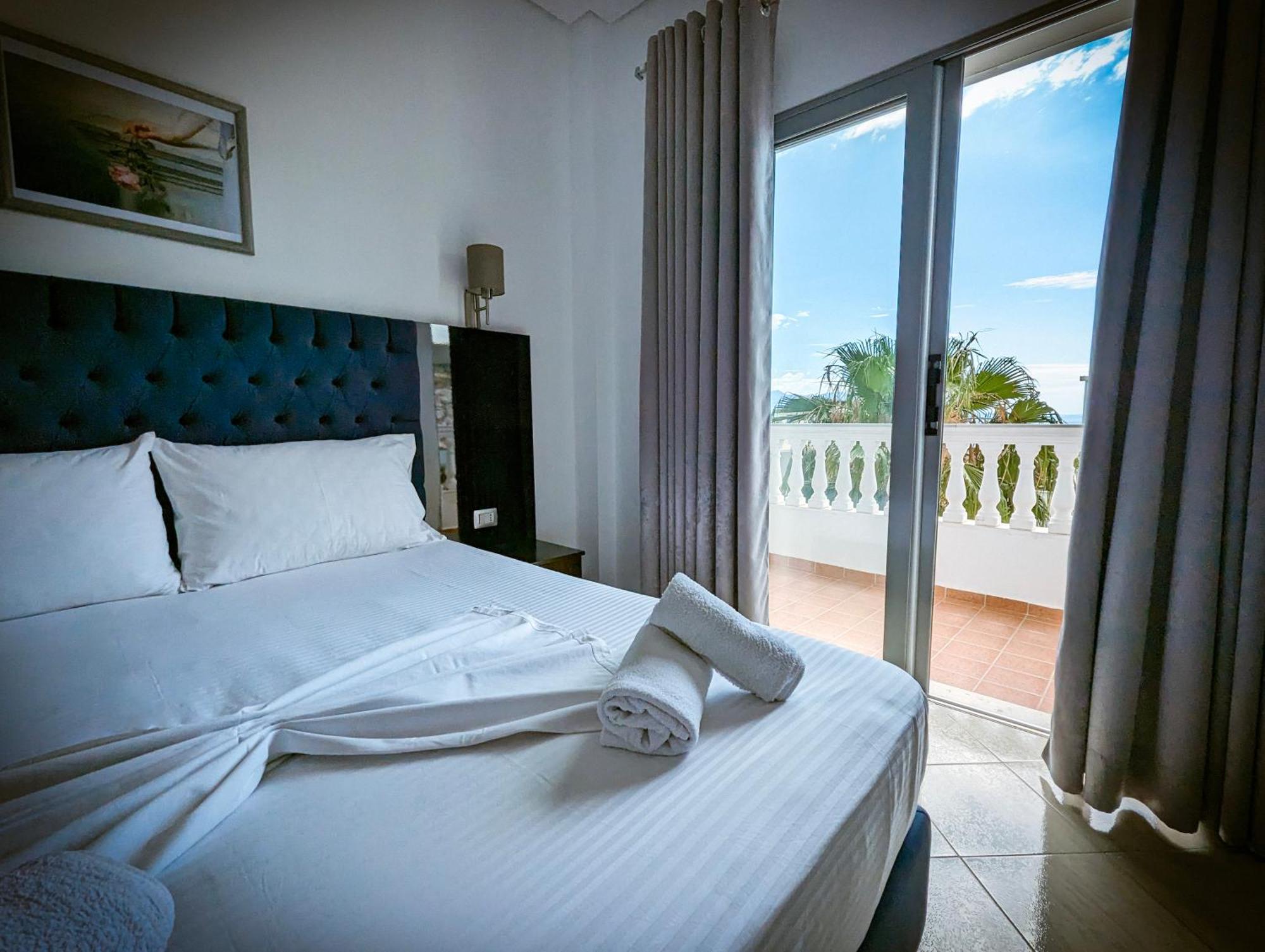 סרנדה Hotel Fron מראה חיצוני תמונה