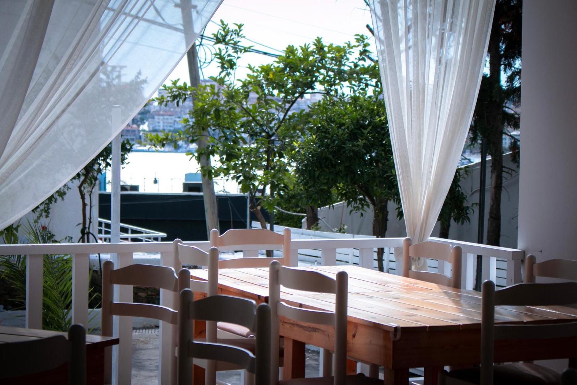 סרנדה Hotel Fron מראה חיצוני תמונה