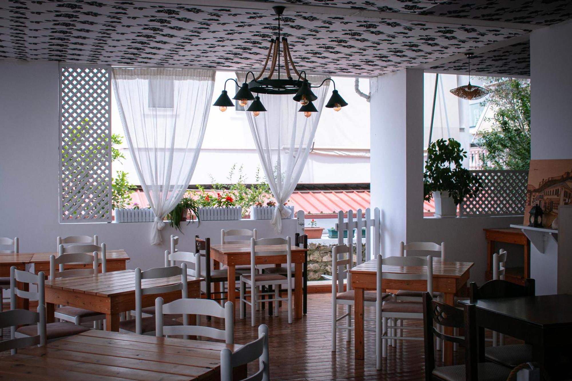סרנדה Hotel Fron מראה חיצוני תמונה