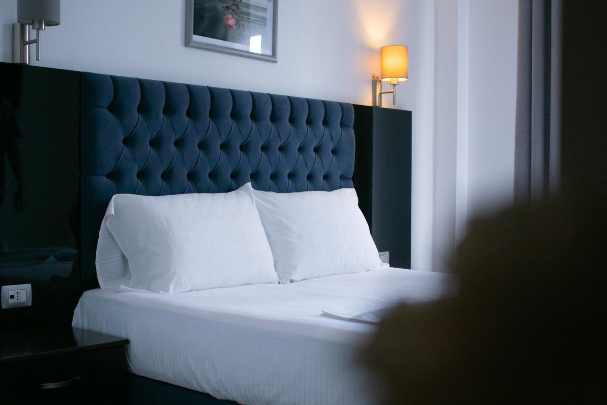 סרנדה Hotel Fron מראה חיצוני תמונה