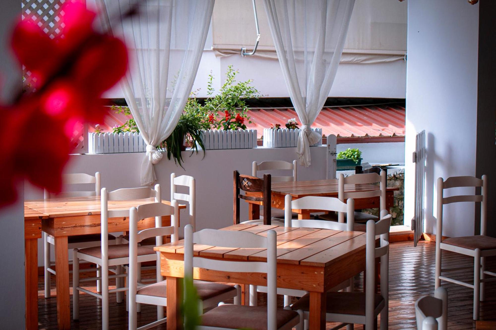 סרנדה Hotel Fron מראה חיצוני תמונה