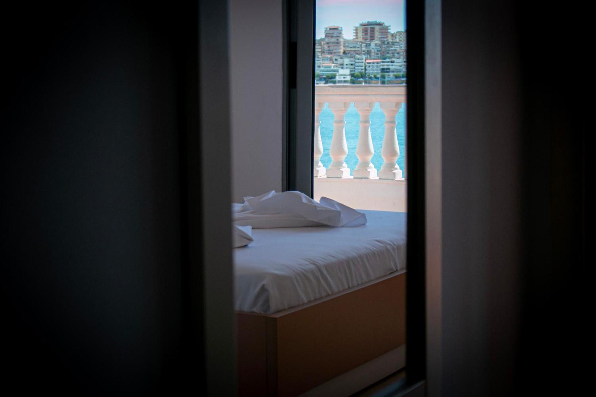 סרנדה Hotel Fron מראה חיצוני תמונה