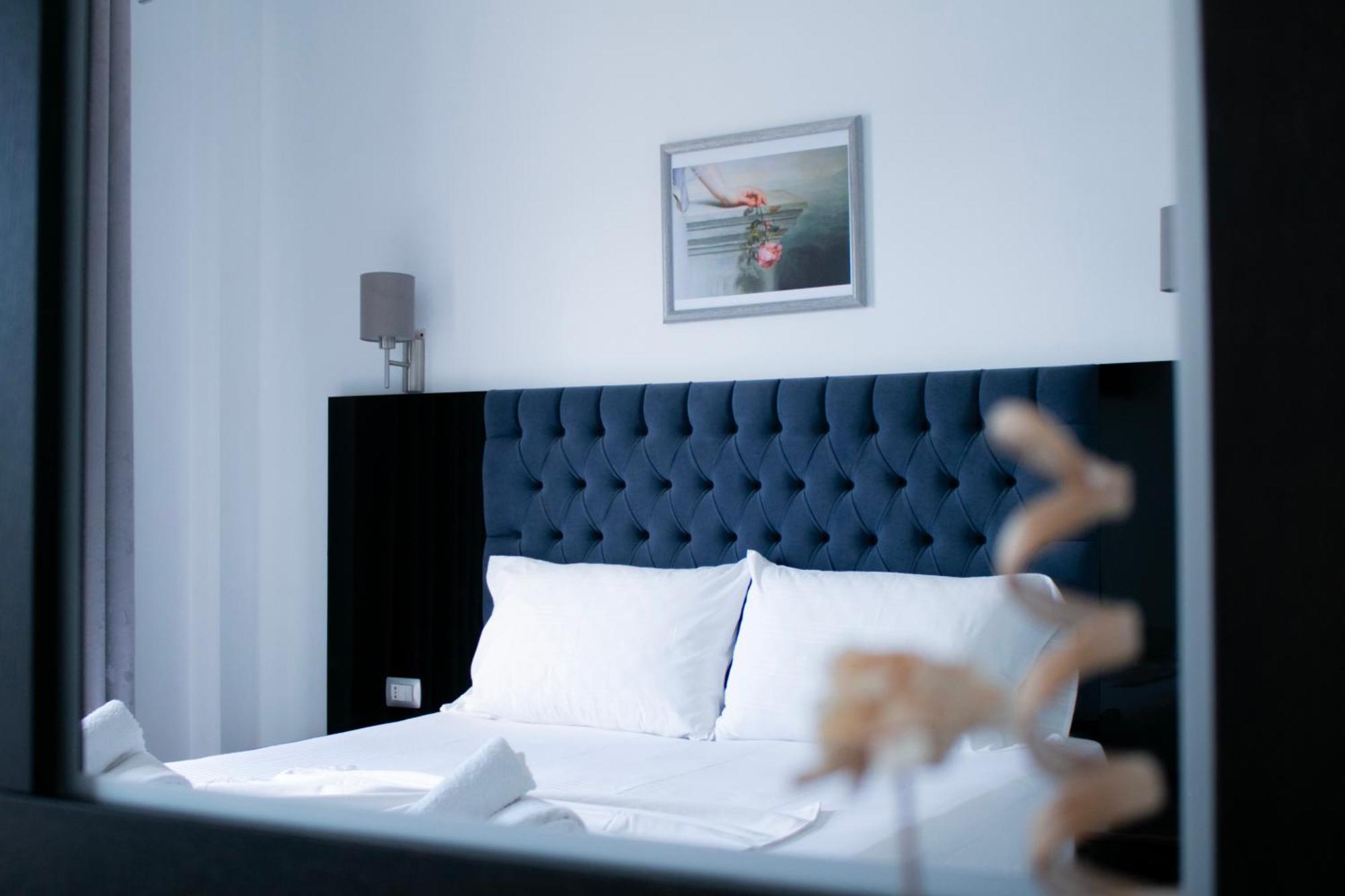 סרנדה Hotel Fron מראה חיצוני תמונה
