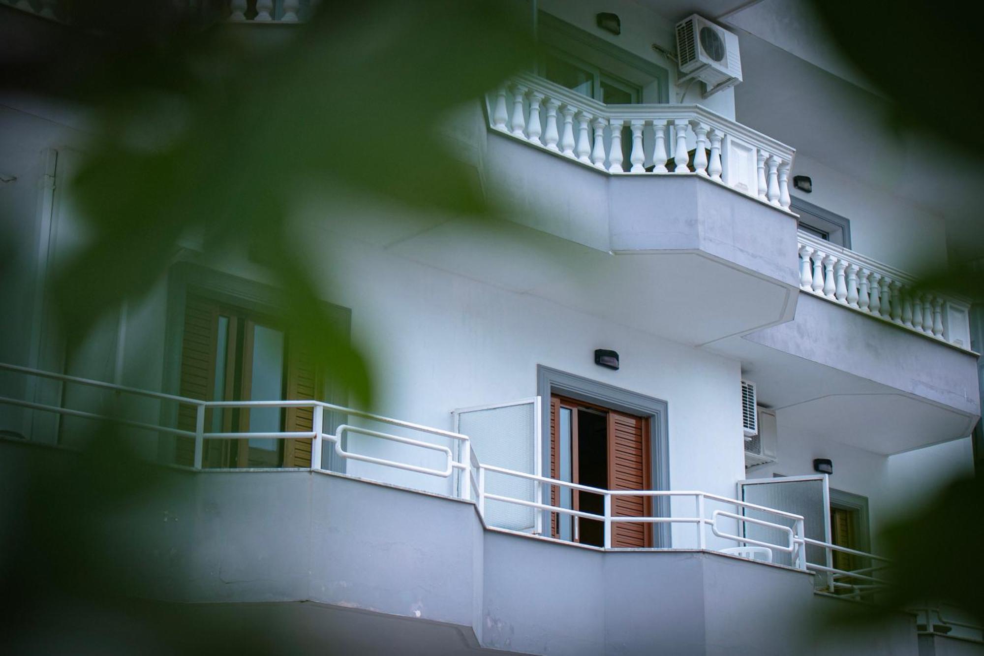 סרנדה Hotel Fron מראה חיצוני תמונה
