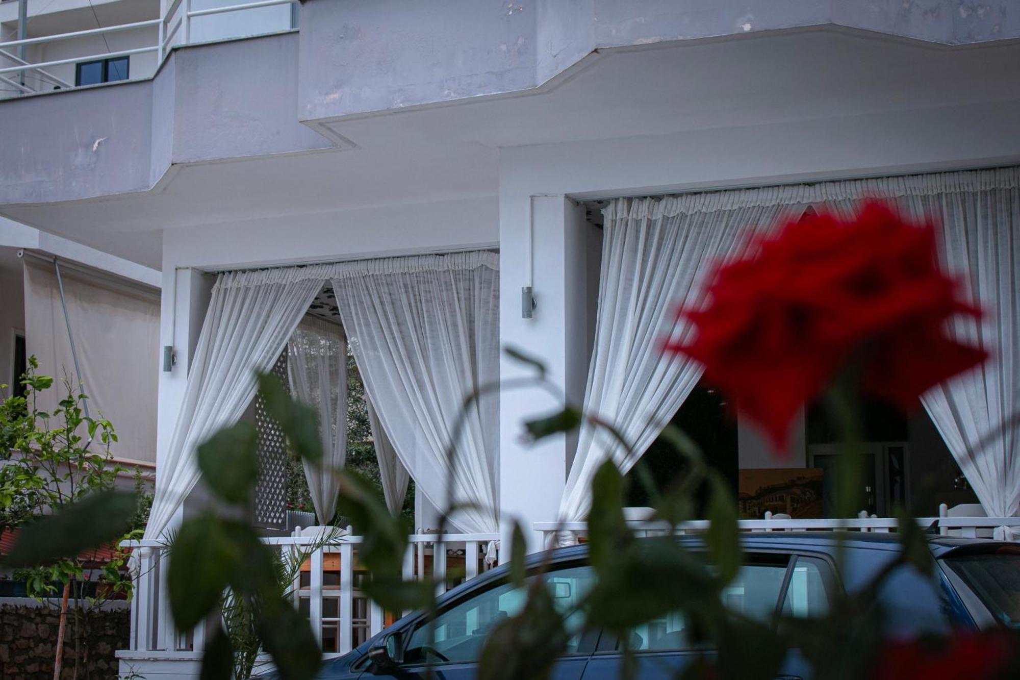 סרנדה Hotel Fron מראה חיצוני תמונה