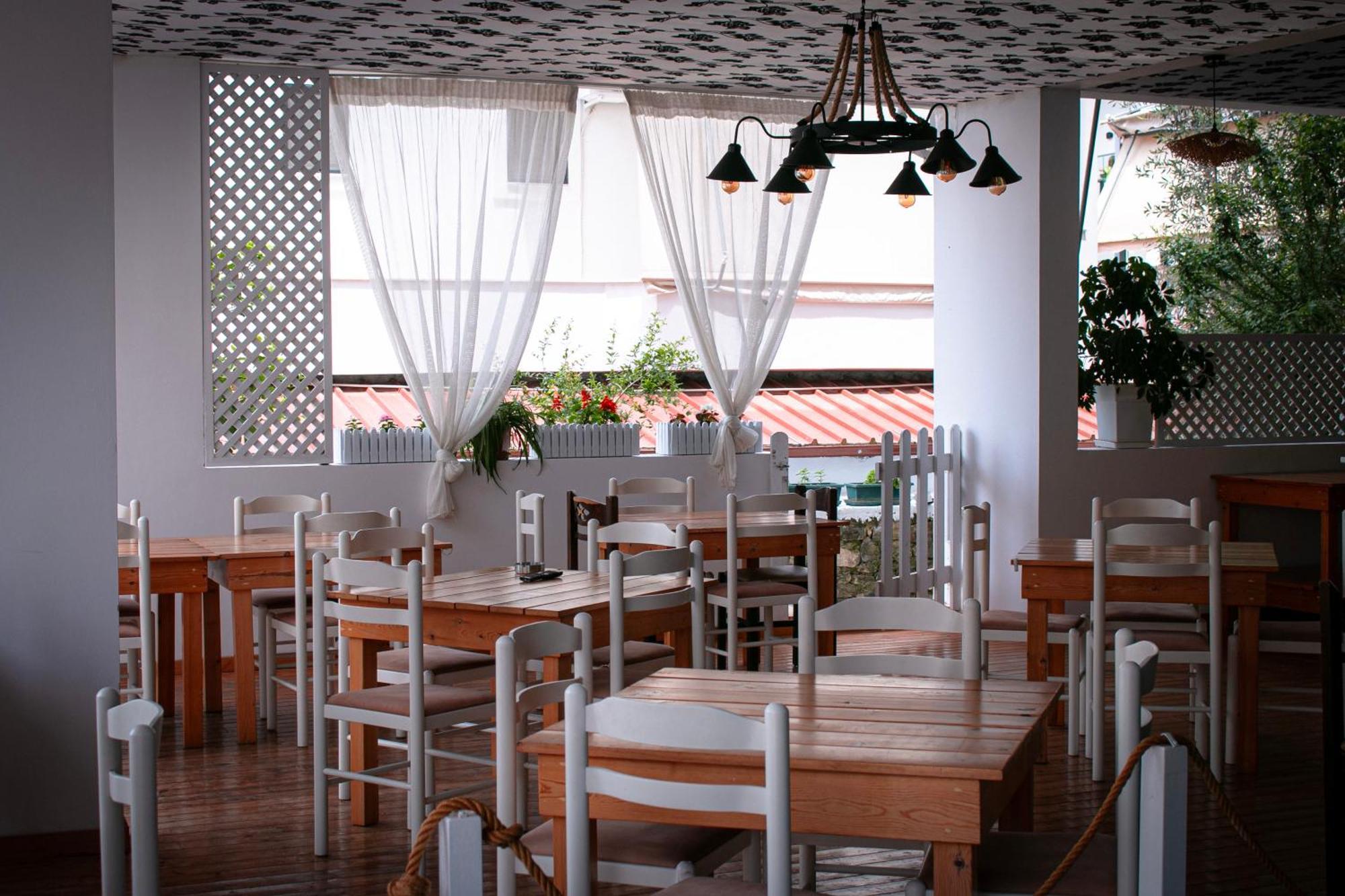 סרנדה Hotel Fron מראה חיצוני תמונה