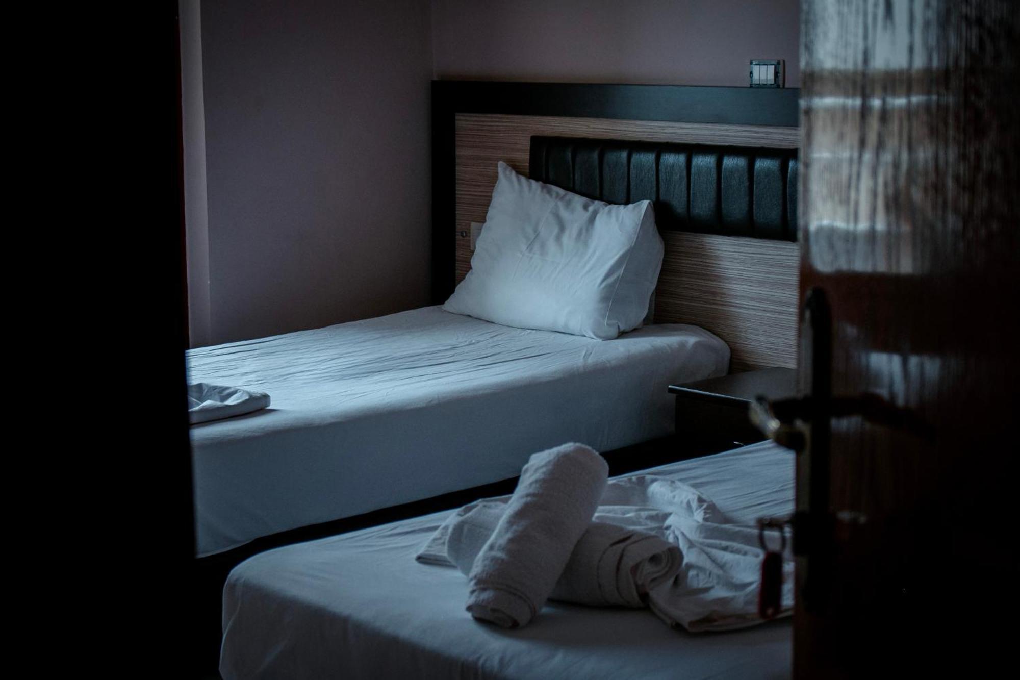 סרנדה Hotel Fron מראה חיצוני תמונה