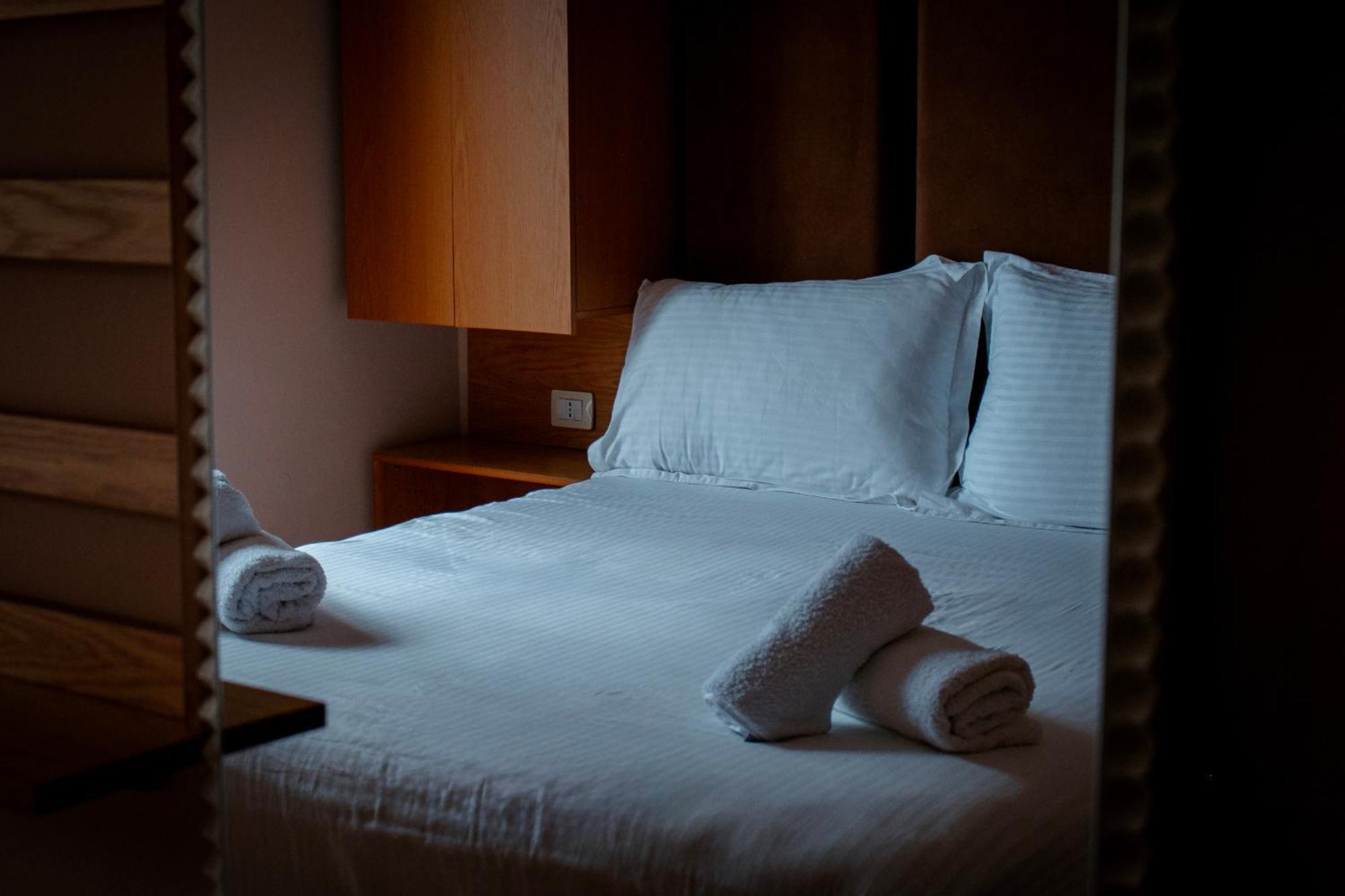 סרנדה Hotel Fron מראה חיצוני תמונה
