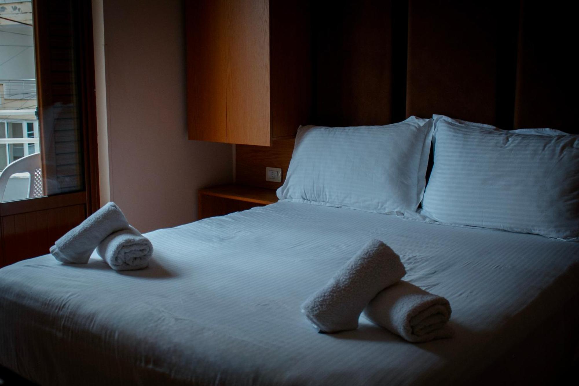 סרנדה Hotel Fron מראה חיצוני תמונה