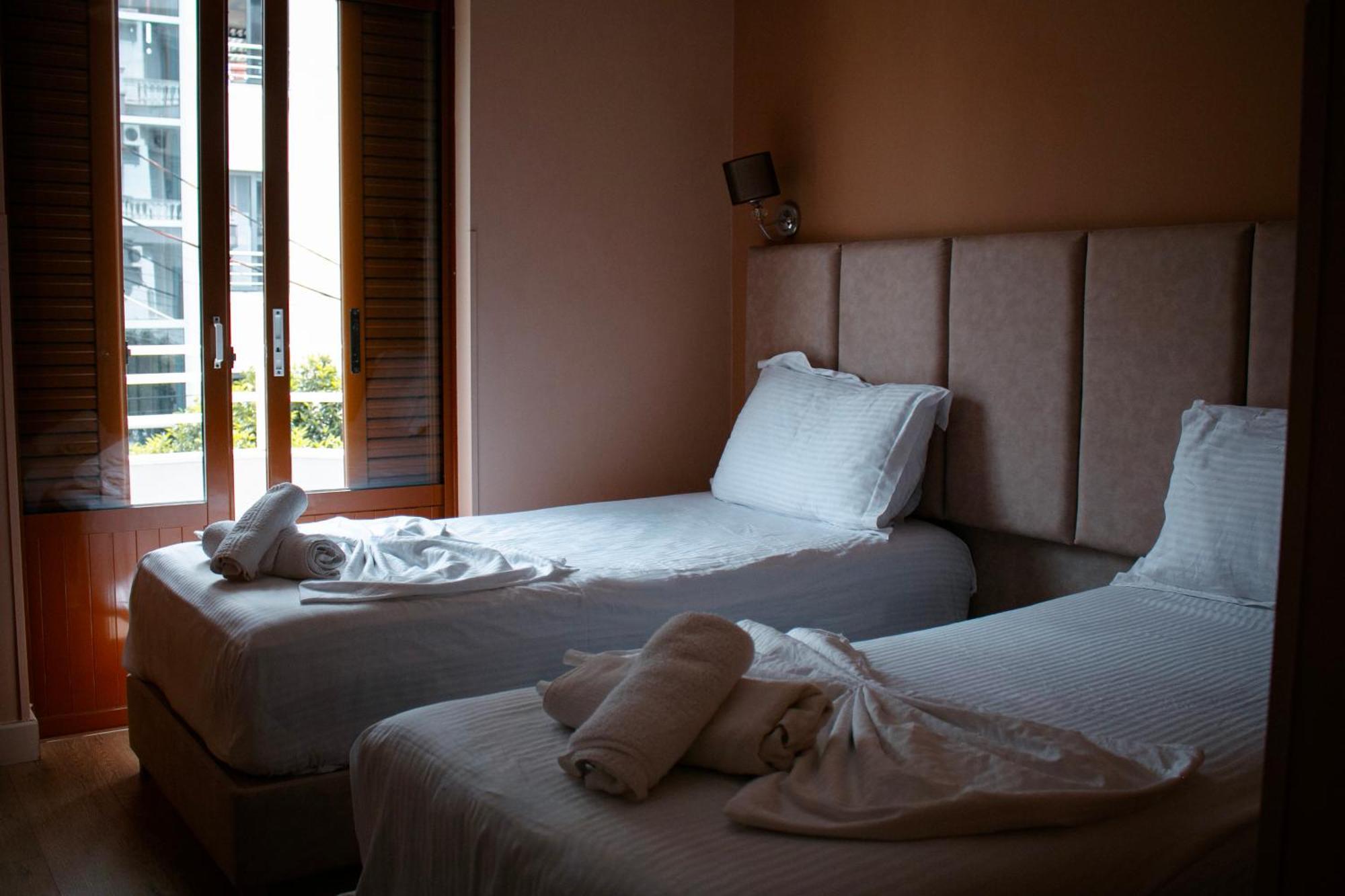 סרנדה Hotel Fron מראה חיצוני תמונה