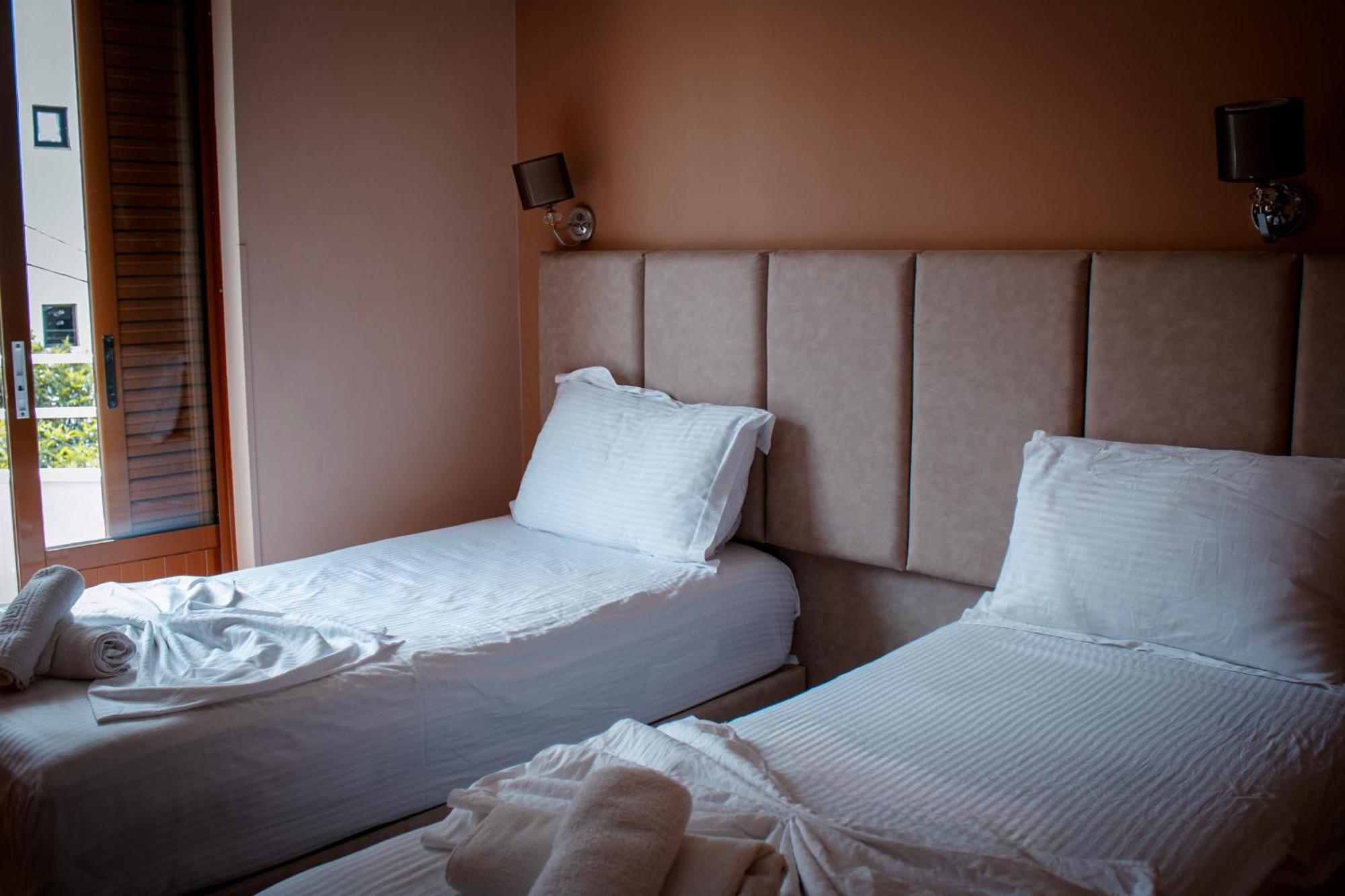סרנדה Hotel Fron מראה חיצוני תמונה